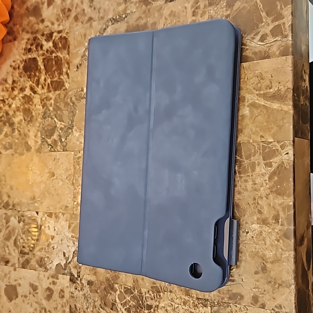 Logitech yltra-thin keyboard folio i5